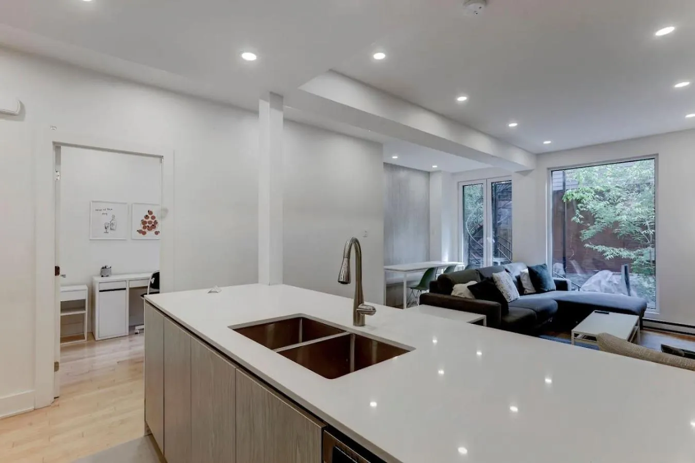 Chic 4Br Plateau Haven Heart Of Montreal Apartment 0*,  Canada