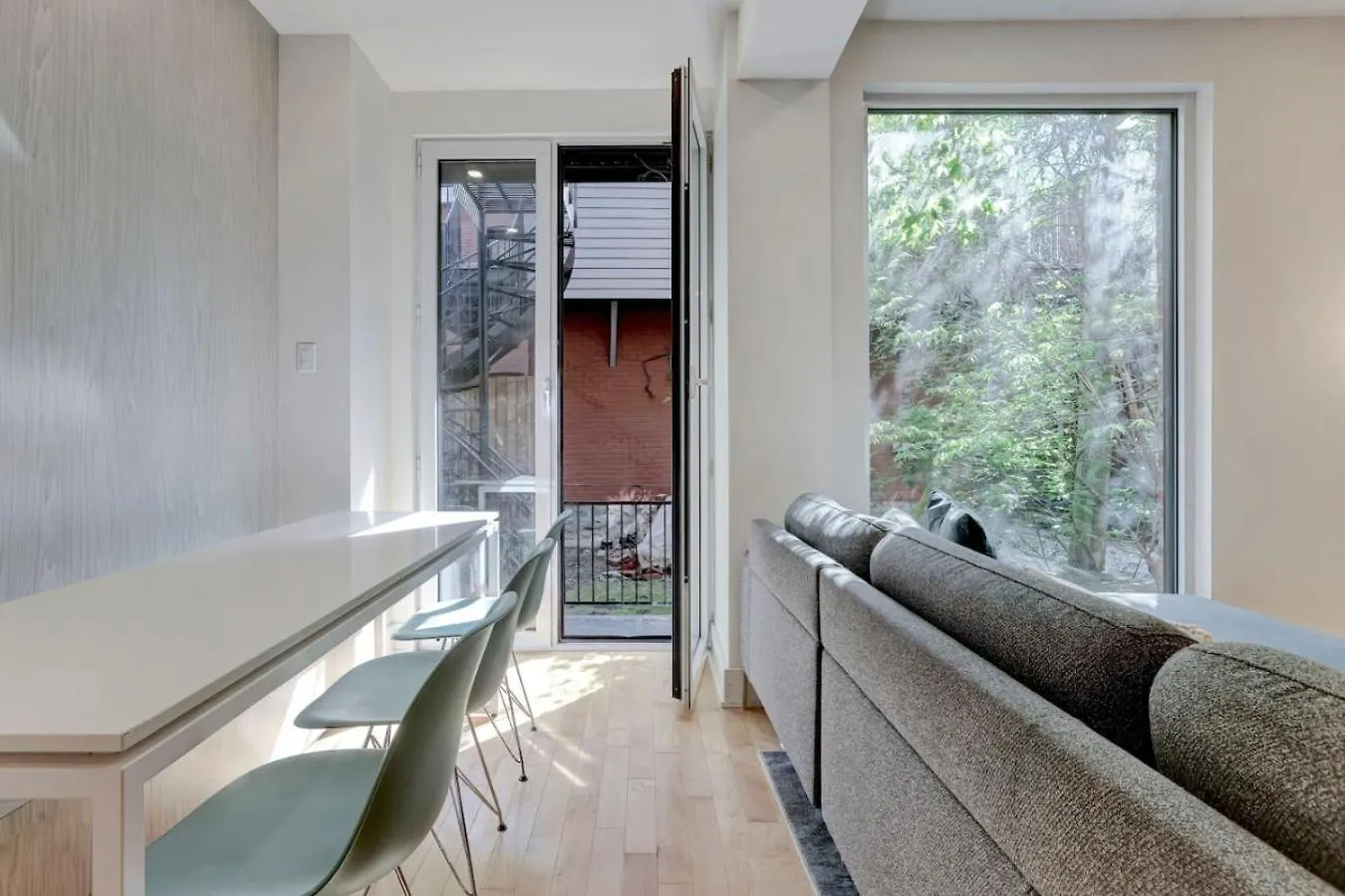 Chic 4Br Plateau Haven Heart Of Montreal Apartment 0*,  Canada